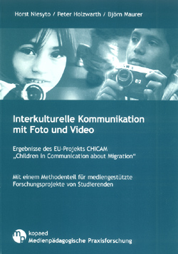 Cover Sammelband "Interkulturelle Kommunikation mit Foto und Video (Niesyto, Holzwarth, Maurer 2007)